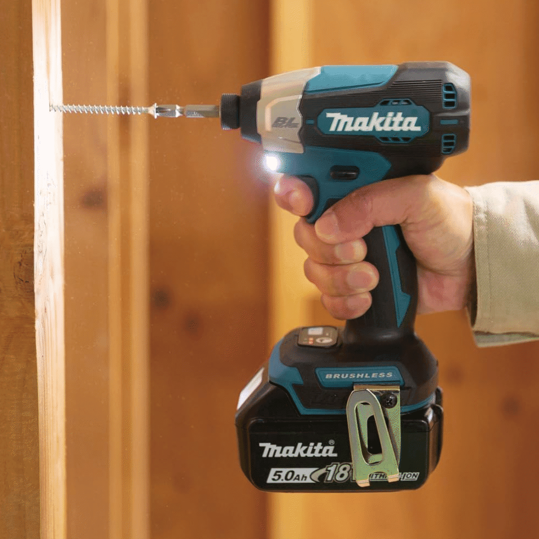 Aparafusadora Impacto Makita 18V (DTD157Z)