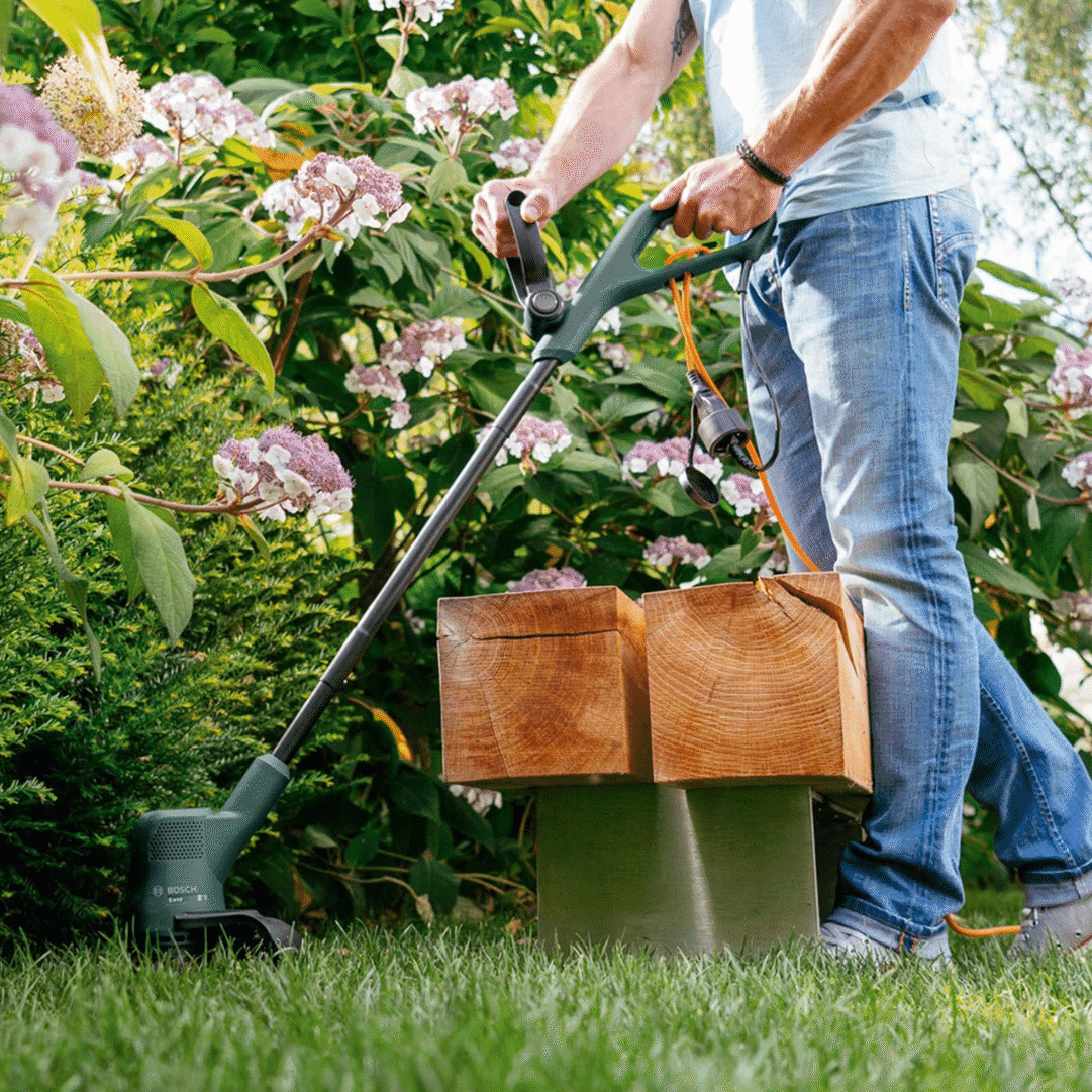 Aparador Relva Elétrico Bosch EasyGrassCut 23