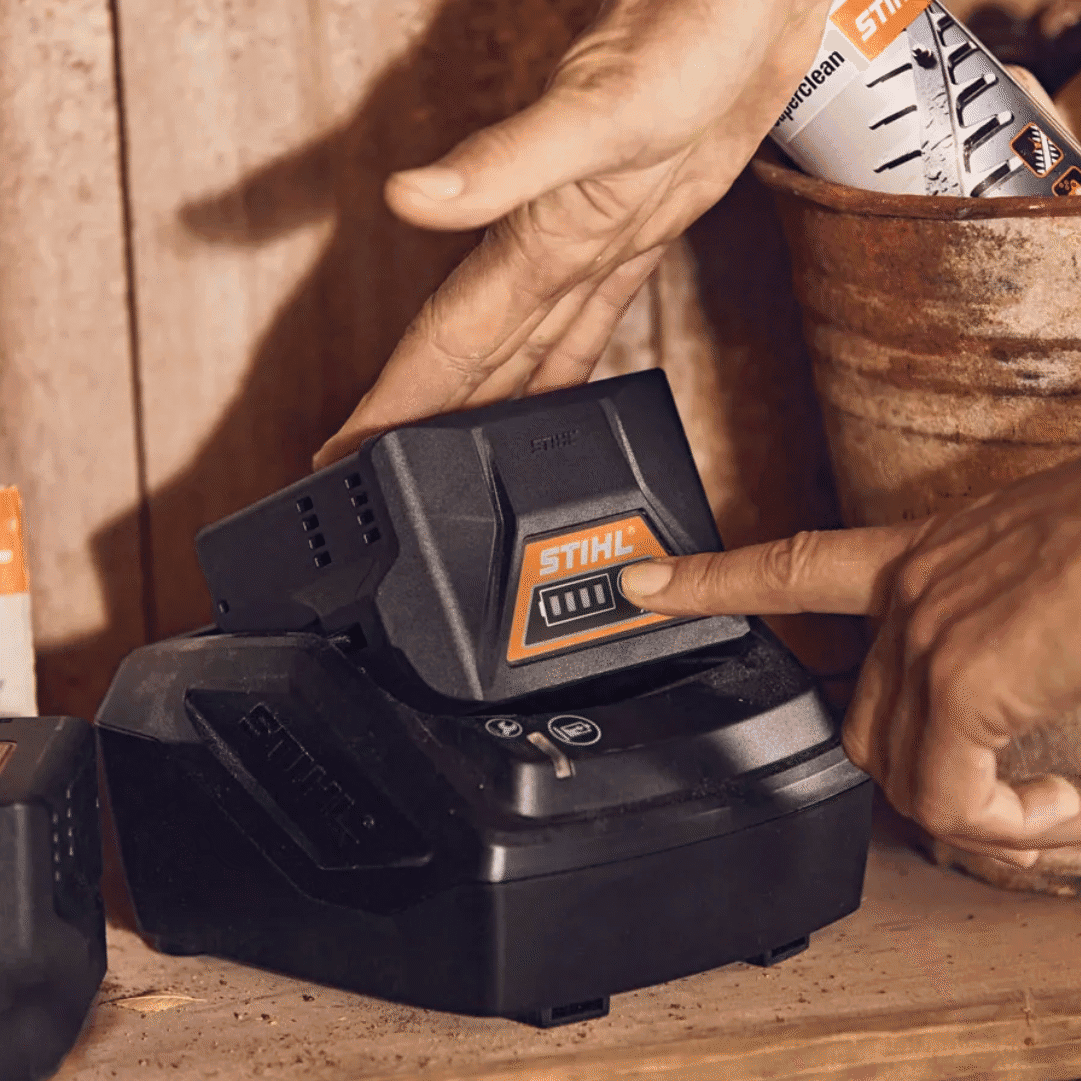 Kit Stihl Bateria AK 20 + Carregador AL 101