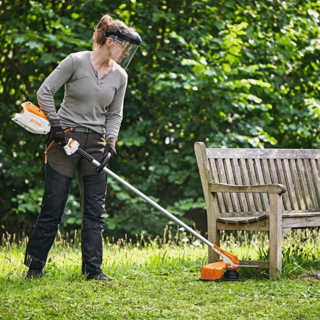 Aparador Relva Stihl FSA 86 R c/ Fio AutoCut C 6-2 + 2 Baterias AP 200 5.2Ah + Carregador