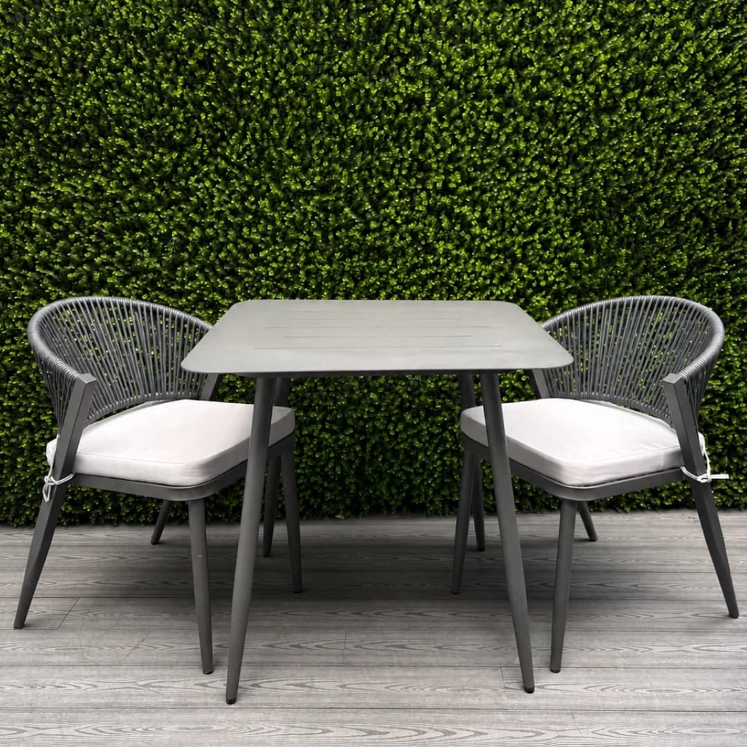 Conjunto Jardim Designia Bianca 2 Cadeiras + Mesa Comporta Quadrada 75x75CM