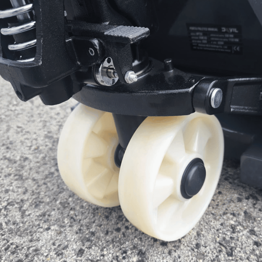 Porta Paletes Devil'Machines Manual HPT25 2500KG c/ Rodas Nylon